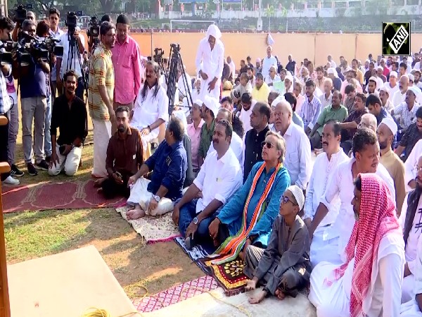 Congress leader Shashi Tharoor joins Eid-ul-Fitr Namaz prayers in Kerala’s Thiruvananthapuram