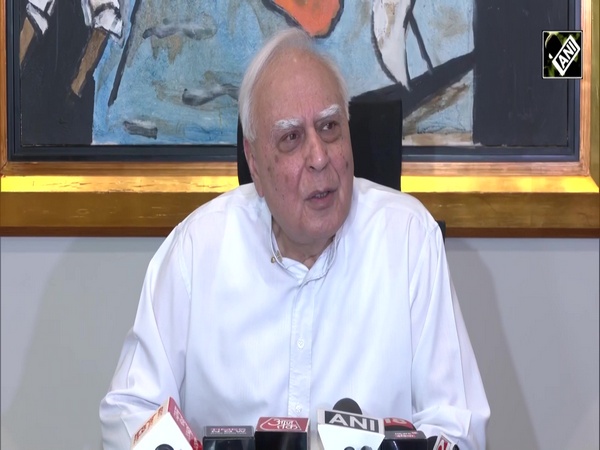 “ECI should issue notice…” Kapil Sibal attacks PM Modi over his ‘gold’ remark on Congress