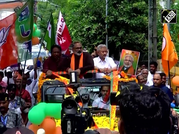 EAM S Jaishankar joins BJP’s Thiruvananthapuram candidate Rajeev Chandrasekhar in roadshow