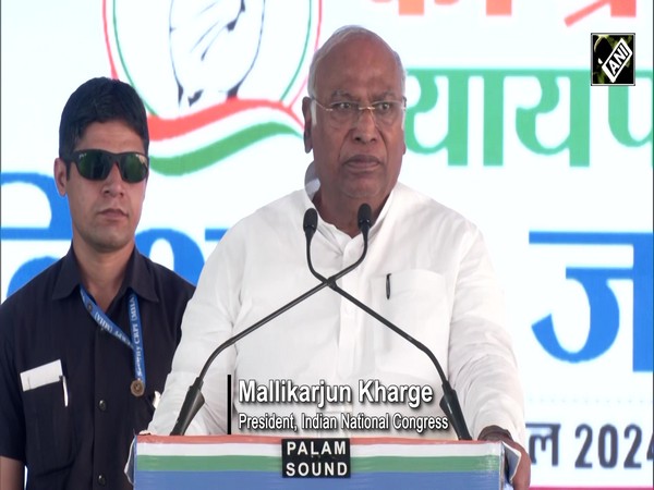 “Only expected of Congress” HM Shah schools Mallikarjun Kharge for his “Article 371” slip of tongue