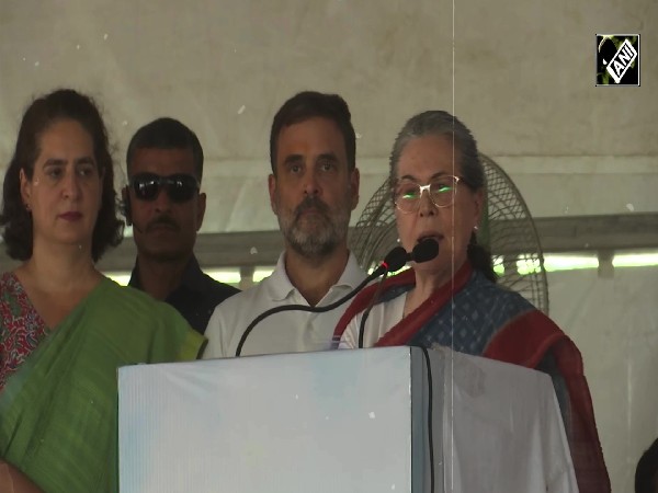 “Ye Meri Mummy Ki Seat Hai…” PM Modi mocks Sonia Gandhi’s ‘Beta Saunp Rahi Ho’ appeal to Raebareli