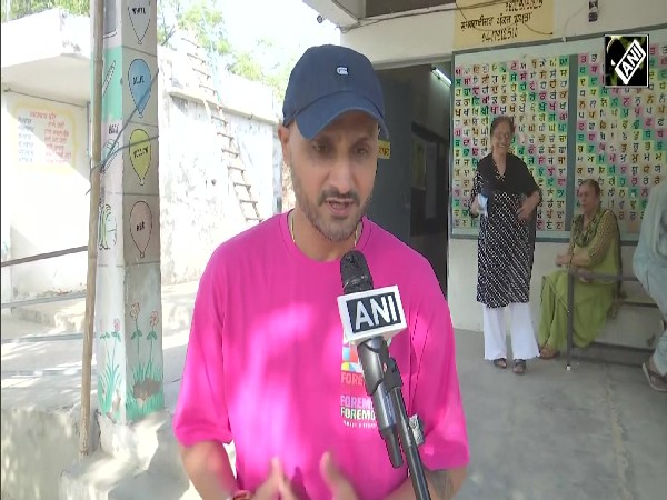 Former Indian Cricketer and AAP leader Harbhajan Singh casts vote | Lok Sabha Elections Phase 7