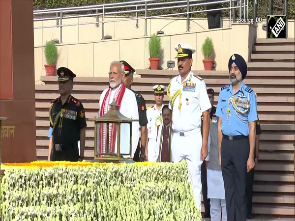 PM Modi lays wreath at National War Memorial ahead of swearing-in-ceremony