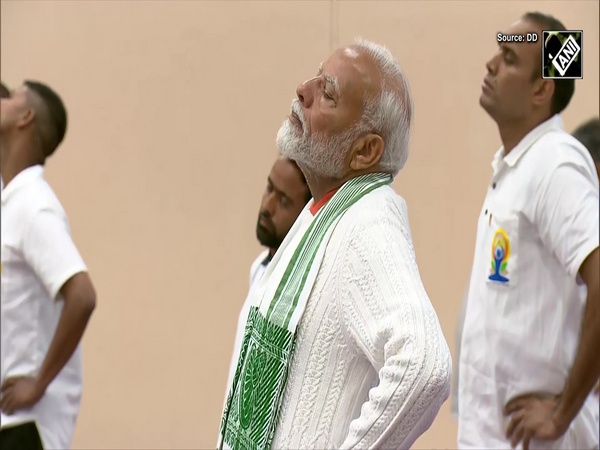 International Yoga Day: PM Modi performs Yoga asanas in Srinagar, J&K
