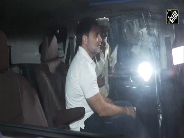 Rahul Gandhi’s humble gesture; stops the car and talk to an old party worker