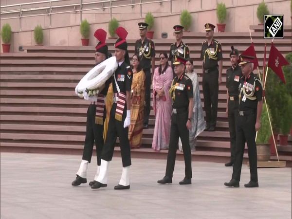 New Army Chief General Upendra Dwivedi lays wreath at National War Memorial in Delhi