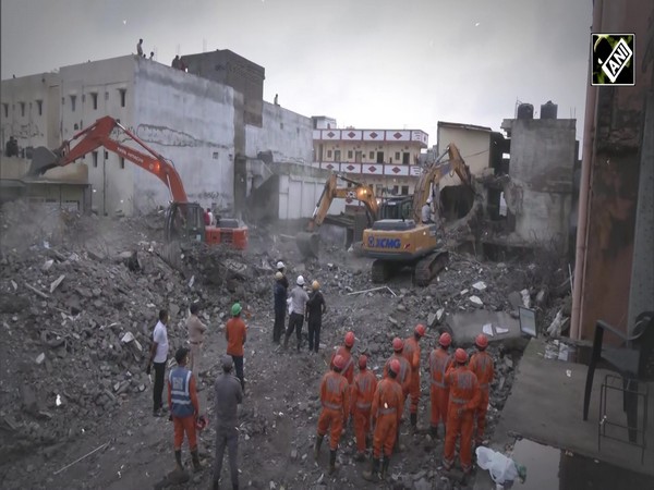 Surat Building Collapse | Death toll rises to 3, 6-7 feared trapped under rubble