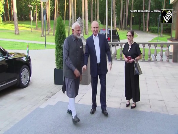 Russian President Vladimir Putin’s warm welcome impresses PM Modi; hosts informal meeting with him
