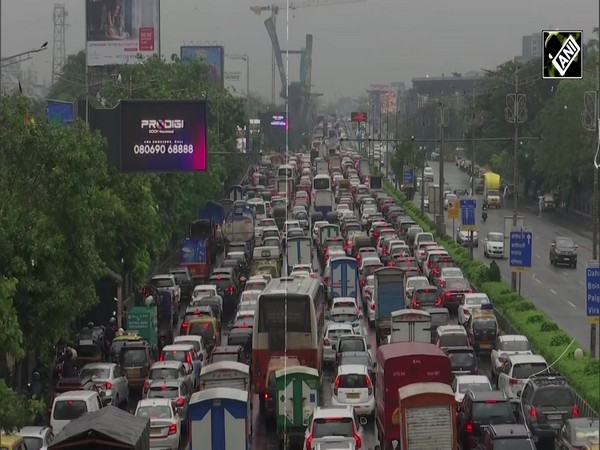 Mumbai rain leads to waterlogging, heavy traffic jams, train cancellations & flight disruptions