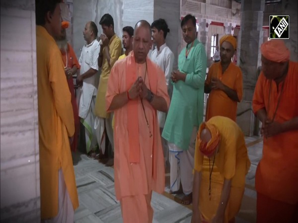 UP CM Yogi Adityanath pays respects to Guru Gorakhnathji at Gorakhnath Temple