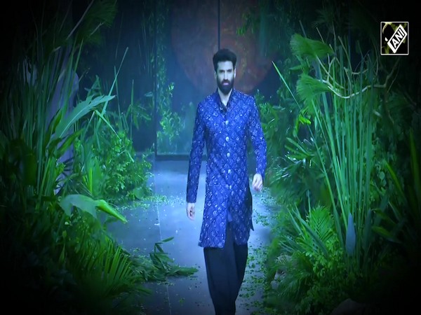 India Couture Week: Aditya Roy Kapur adds 'chaar chand' to Kunal Rawal's show, fans hail his look