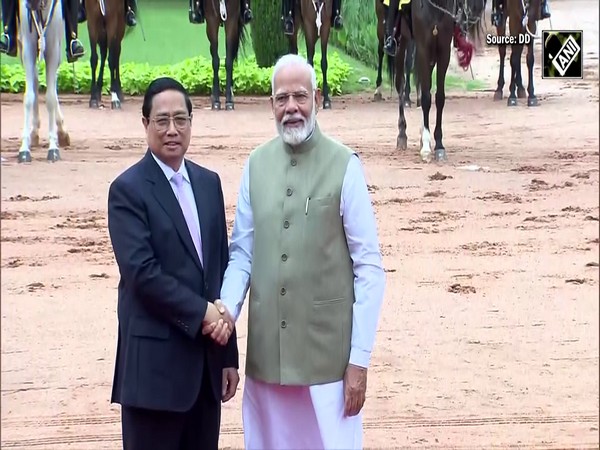 Vietnamese PM Pham Minh Chinh receives ceremonial welcome at Rashtrapati Bhavan