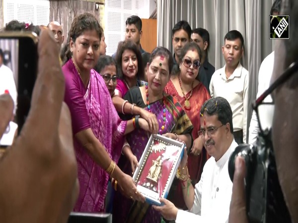 Tripura CM Manik Saha celebrates Raksha Bandhan with female BJP workers