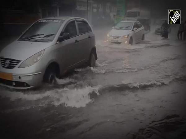 Heavy rainfall leads to waterlogging across Gujarat| IMD issues red alert; 17,000 people rescued