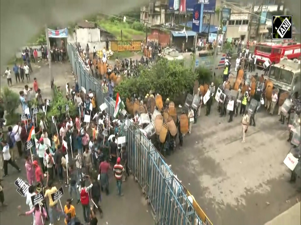 Kolkata Rape-Murder Case: Nabanna March turns ugly; Protestors break barricades around building