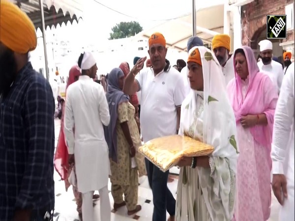 Punjab: Indian wrestler Vinesh Phogat visits Golden Temple in Amritsar