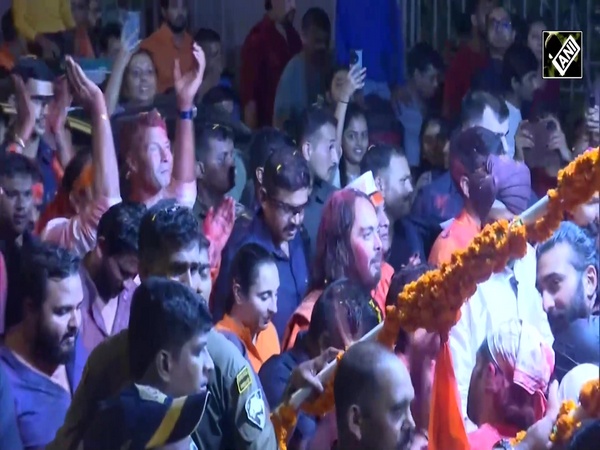 Mumbai: Newlyweds Anant Ambani, Radhika Merchant participate in Ganesh Idol Immersion programme