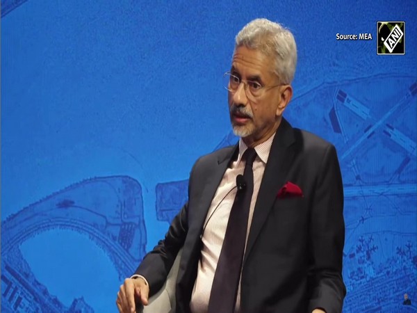 Don’t have to convince me: EAM Jaishankar’s witty reply to journo on US leadership cracks up crowd