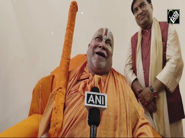 “मूर्ख है वह...” Swami Rambhadracharya’s first reaction on Abhinav Arora