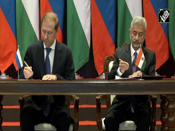 Delhi: EAM S Jaishankar & Russia’s First Deputy PM Denis Manturov sign, exchange MoU