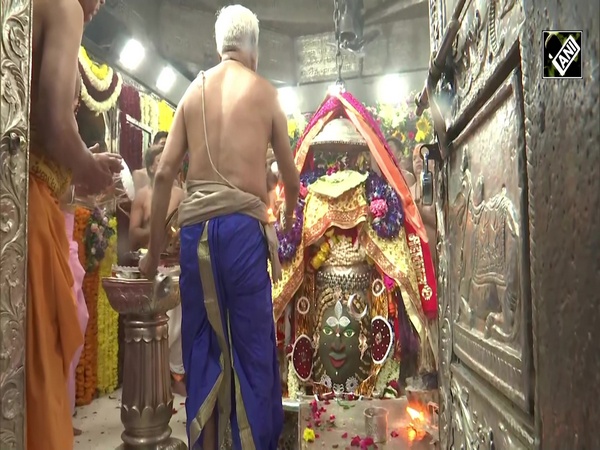 Devotees throng Mahakal Temple in Ujjain to witness the first Bhasma Aarti of 2025