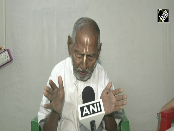 World’s ‘oldest saint’, Swami Shivanand Saraswati, who claims to be 129 years old at Maha Kumbh