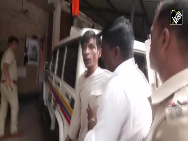 Saif Ali Khan attack case: Mumbai Police detain man for questioning; latest visuals