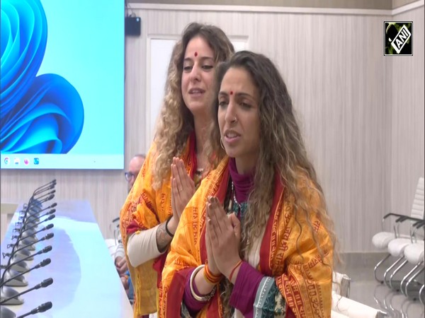 Maha Kumbh: Italian women delegation stuns CM Yogi with 'Shiv Tandava', ‘Om Namah Shivaya’ chants