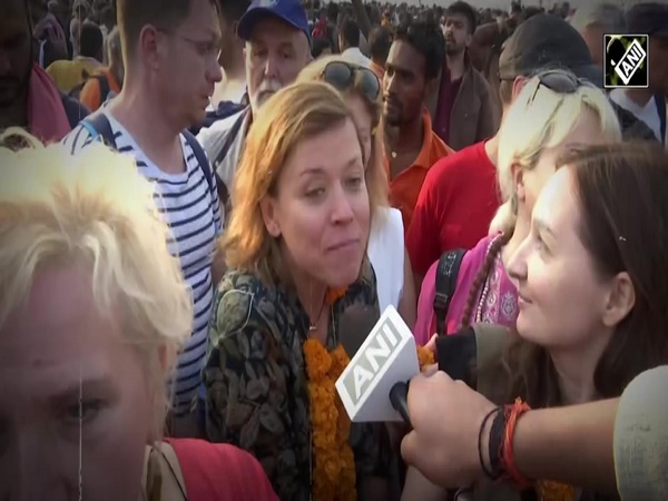 Foreign Devotees flock to Mahakumbh 2025, chant ‘Har Har Mahadev’