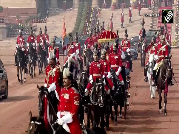 Elite Guards escort President Droupadi Murmu to the Parliament for Budget Session 2025