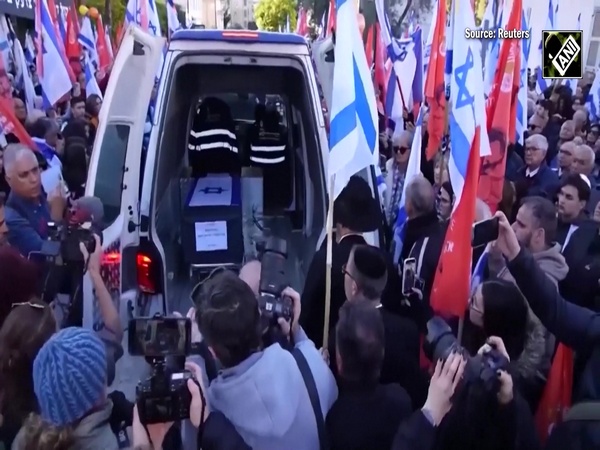 Thousands of Israelis bid painful goodbye to Bibas Family, takes Part in funeral procession