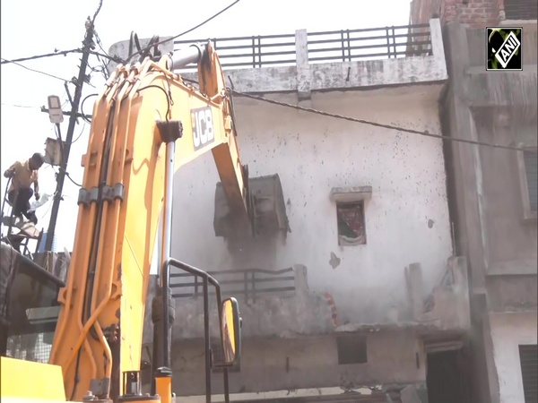 Watch: Bulldozer action against Nagpur Violence accused, illegal portion of house being demolished