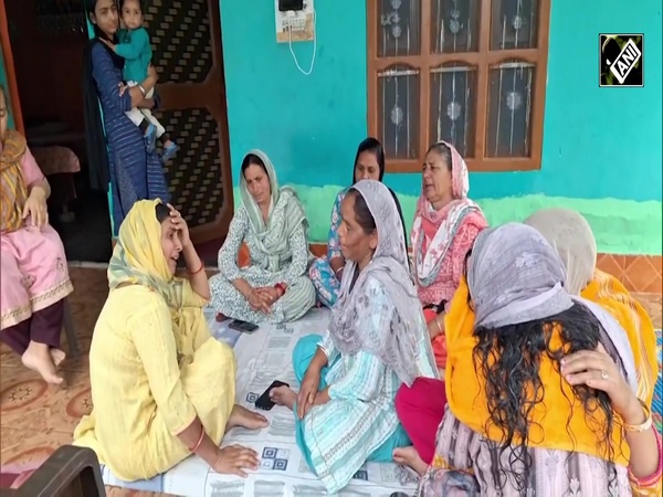 Villagers from Pakistan’s Wagah town, near India-Pak border, evacuate fearing Indian retaliation