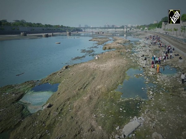 SRFDL runs cleanliness campaign at Sabarmati riverbank in Ahmedabad