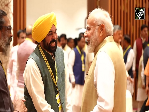 When politics took back seat: PM Modi's friendly exchange with opposition CMs goes viral