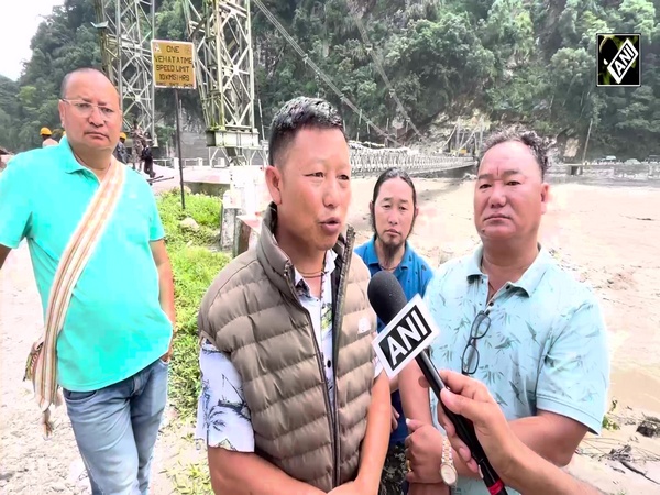Over 1400 tourists stranded as Dzongu Phidang bridge breaks off in Teesta Flow in Sikkim, 9 missing