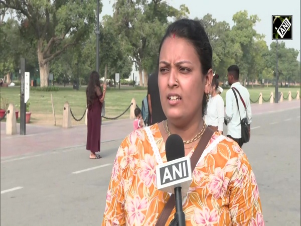 Severe heatwave grips New Delhi, Tourists voice concern over soaring temperature
