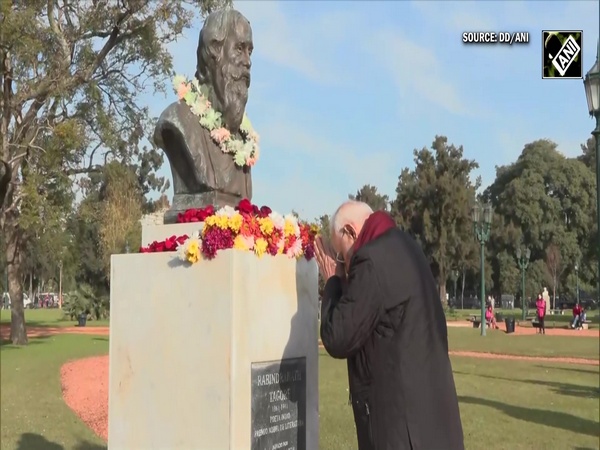 Prime Minister Narendra Modi pays tribute to Rabindranath Tagore in Buenos Aires, Argentina