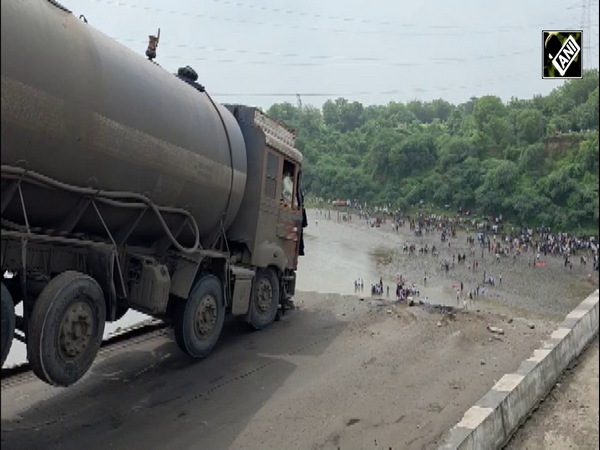 Gambhira Bridge connecting Anand-Vadodara collapses, Police, Disaster Relief team reaches on spot