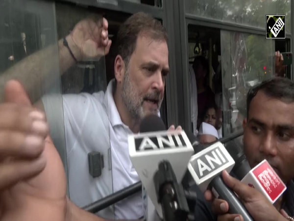 LoP Rahul Gandhi & Congress leader Priyanka Gandhi Vadra detained for protesting against EC