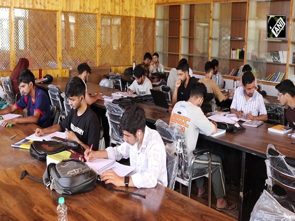 J&K: BDO inaugurates Library-Cum-Counselling Centre to boost student learning in rural North Kashmir