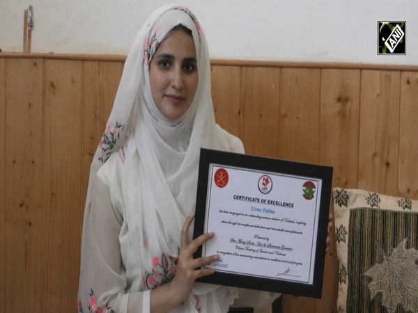 Meet 19-Year-Old Kashmiri author Uzma Fatima, honoured with Nari Shakti Award for her books