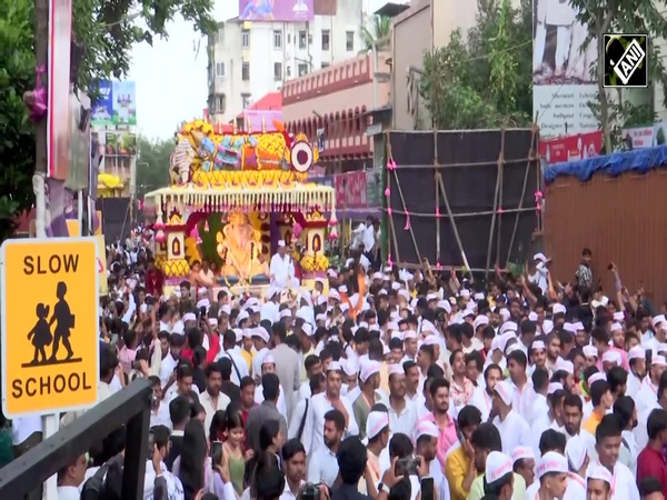 Procession carried out to take iconic Shrimant Dagdusheth Halwai Ganpati idol for ‘Sthapana’ in Pune