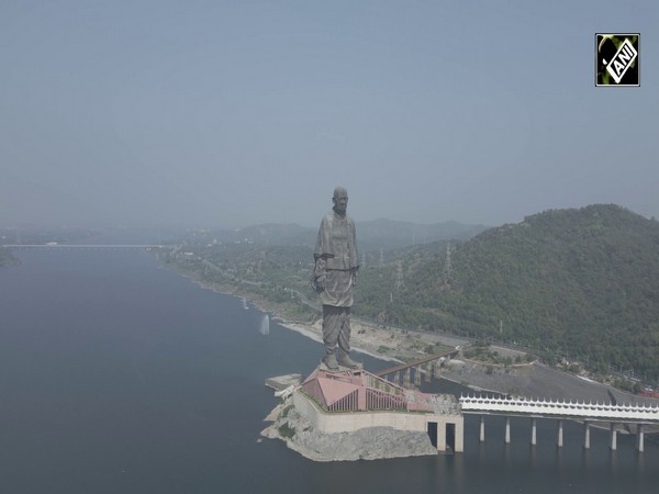 World’s tallest statue draws global tourists