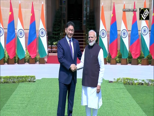 Mongolian President Khurelsukh Ukhnaa meets PM Narendra Modi at Hyderabad House