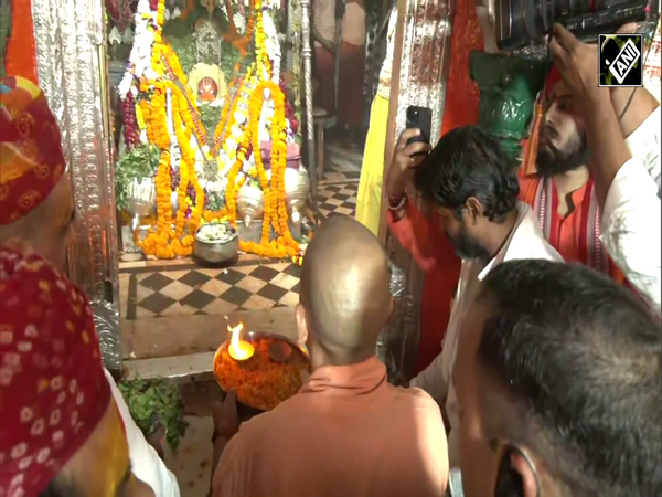 Uttar Pradesh CM Yogi Adityanath visits Hanuman Garhi Temple for Prayer in Ayodhya on Diwali