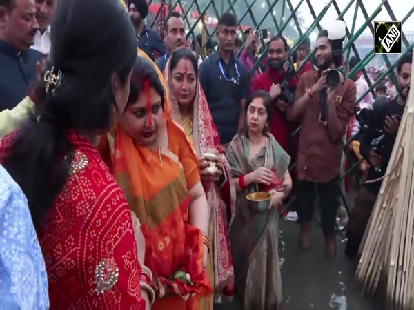 Delhi CM Rekha Gupta performs Chhath Puja rituals at Hathi ghat near ITO