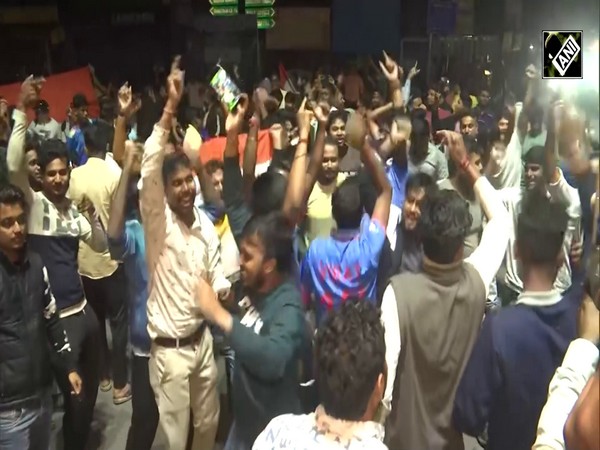 Historic! Fans celebrate India lifts ICC women world cup 2025 trophy |WATCH