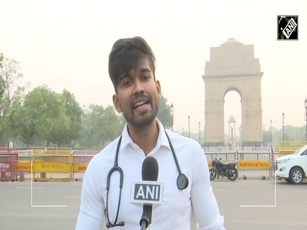 AQI deteriorates sharply in Indian national capital, thick smog blankets Delhi streets