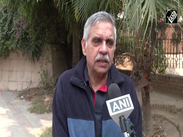 Sandeep Dikshit lashes out at Shashi Tharoor for praising PM, questions his allegiance to congress